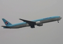 Korean Air, Boeing 777-3B5, HL7532, c/n 28371/162, in HKG