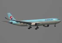 Korean Air, Airbus A330-322, HL7550, c/n 162, in HKG