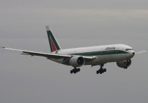 Alitalia, Boeing 777-243ER, EI-DDH, c/n 32784/477, in FCO
