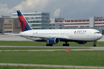 Delta Air Lines, Boeing 767-324ER, N394DL, c/n 27394/572, in STR