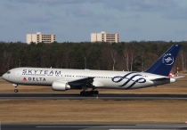 Delta Air Lines, Boeing 767-332ER, N175DZ, c/n 29696/740, in TXL