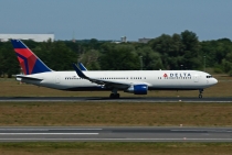 Delta Air Lines, Boeing 767-332ER(WL), N178DN, c/n 25143/349, in TXL