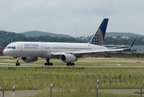 United Airlines, Boeing 757-224(WL), N19117, c/n 27559/706, in STR