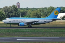 Uzbekistan Airways, Airbus A310-324, UK31002, c/n 576, in TXL