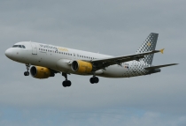 Vueling Airlines, Airbus A320-214, EC-KBU, c/n 1413, in BRU