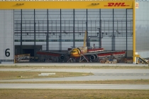 LEJ - Blick in den DHL-Hangar