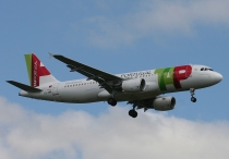 TAP Portugal, Airbus A320-214, CS-TNR, c/n 3883, in LHR