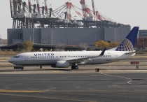 United Airlines, Boeing 737-824(WL), N87512, c/n 33458/2602, in EWR
