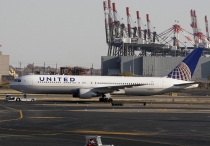 United Airlines, Boeing 767-322ER, N647UA, c/n 25284/424, in EWR