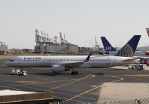 United Airlines, Boeing 757-224(WL), N34137, c/n 30229/899, in EWR