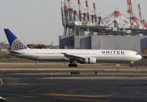 United Airlines, Boeing 767-424ER, N66057, c/n 29452/859, in EWR