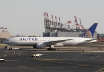 United Airlines, Boeing 777-224ER, N77006, c/n 29476/183, in EWR