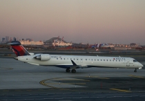 ASA - Atlantic Southeast Airlines (Delta Connection), Canadair CRJ-900, N136EV, c/n 15226, in EWR