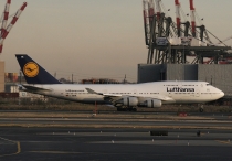 Lufthansa, Boeing 747-430, D-ABVA, c/n 23816/723, in EWR