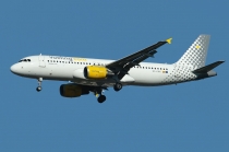 Vueling Airlines, Airbus A320-216, EC-KHN, c/n 3203, in TXL