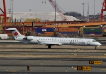 Air Canada Express, Canadair CRJ-705ER, C-GLJZ, c/n 15051, in EWR