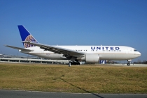United Airlines, Boeing 767-224ER, N69154, c/n 30433/823, in TXL