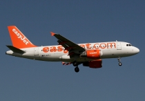 EasyJet Airline, Airbus A319-111, G-EZFJ, c/n 4040, in LGW