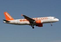 EasyJet Airline, Airbus A320-214, G-EZUD, c/n 4636, in LGW