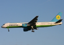 Uzbekistan Airways, Boeing 757-231, VP-BUI, c/n 28487/878, in LHR