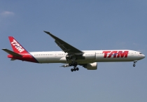 TAM Airlines, Boeing 777-32WER, PT-MUC, c/n 37666/740, in LHR