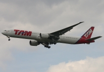 TAM Airlines, Boeing 777-32WER, PT-MUB, c/n 37665/733, in LHR