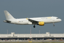 Vueling Airlines, Airbus A320-214, EC-LAB, c/n 2761, in MXP