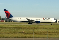 Delta Air Lines, Boeing 767-3P6ER, N154DL, c/n 25241/389, in STR