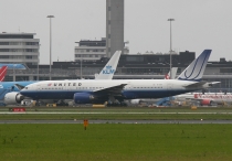 United Airlines, Boeing 777-222, N772UA, c/n 26930/5, in AMS