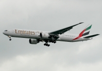 Emirates Airline, Boeing 777-31HER, A6-EGU, c/n 41079/1028, in SIN