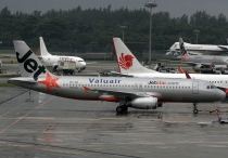 Jetstar Asia (Valuair), Airbus A320-232, 9V-JSC, c/n 2395, in SIN