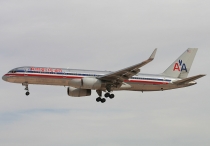 American Airlines, Boeing 757-223(WL), N682AA, c/n 25339/484, in LAS
