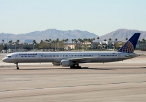 Continental Airlines, Boeing 757-33N, N57869, c/n 32593/1018 in LAS 