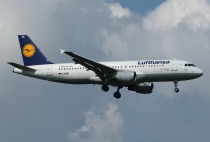 Lufthansa, Airbus A320-211, D-AIQE, c/n 209, in FRA