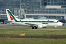 Alitalia Express, Embraer ERJ-170LR, EI-DFL, c/n 17000036, in FRA
