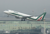 Alitalia CityLiner, Embraer ERJ-175LR, EI-RDC, c/n 17000333, in ZRH