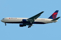 Delta Air Lines, Boeing 767-332ER, N171DN, c/n 24759/304, in TXL