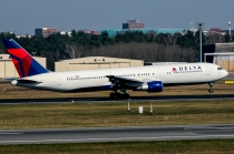 Delta Air Lines, Boeing 767-332ER, N177DN, c/n 25122/346, in TXL
