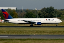 Delta Air Lines, Boeing 767-332ER, N182DN, c/n 25987/461, in TXL