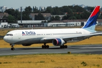 Delta Air Lines, Boeing 767-332ER, N185DN, c/n 27961/576, in TXL