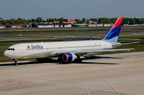 Delta Air Lines, Boeing 767-332ER, N195DN, c/n 28452/676, in TXL