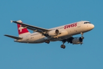 Swiss Intl. Air Lines, Airbus A320-214, HB-IJJ, c/n 585, in TXL