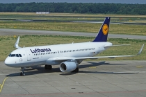 Lufthansa, Airbus A320-214(SL), D-AIUM, c/n 6577, in TXL