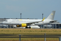 Vueling Airlines, Airbus A320-214(SL), EC-LVP, c/n 5587, in SXF