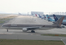 Asiana Airlines, Airbus A330-323X, HL7740, c/n 676, in KIX