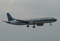 China Southern Airlines, Airbus A321-231, B-2417, c/n 2521, in KIX