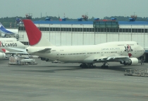 JAL - Japan Airlines, Boeing 747-446, JA8920, c/n 27648/1253, in NRT