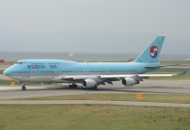 Korean Air, Boeing 747-4B5, HL7492, c/n 26397/1055, in KIX