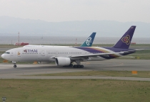 Thai Airways Intl., Boeing 777-2D7, HS-TJA, c/n 27726/25, in KIX