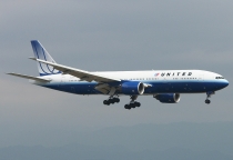 United Airlines, Boeing 777-222ER, N220UA, c/n 30223/340, in KIX